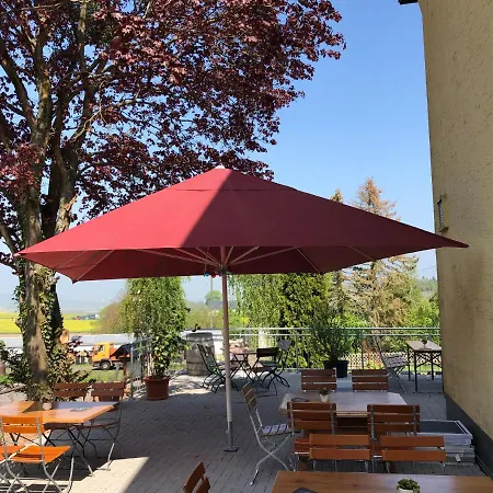 Vor Burg Eltz Wierschem